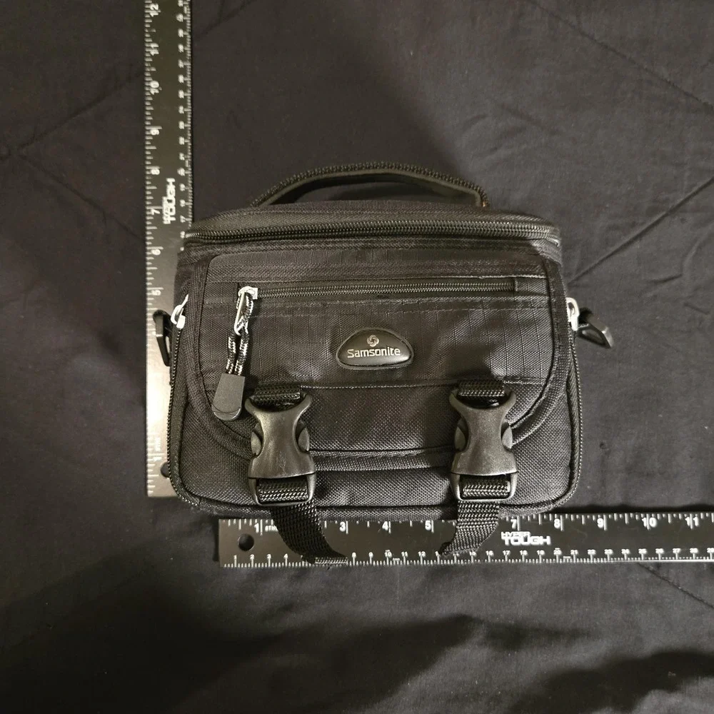 Samsonite Black Nylon Camera Shoulder Bag Case‎ Padded Strap Pockets Accessory